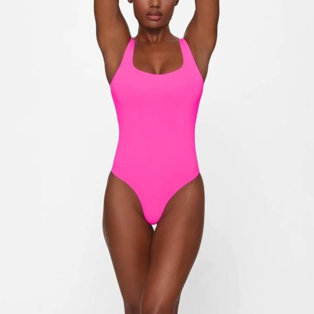 NWT SKIMS essentials scoop neck bodysuit pink highlighter 4X 5X